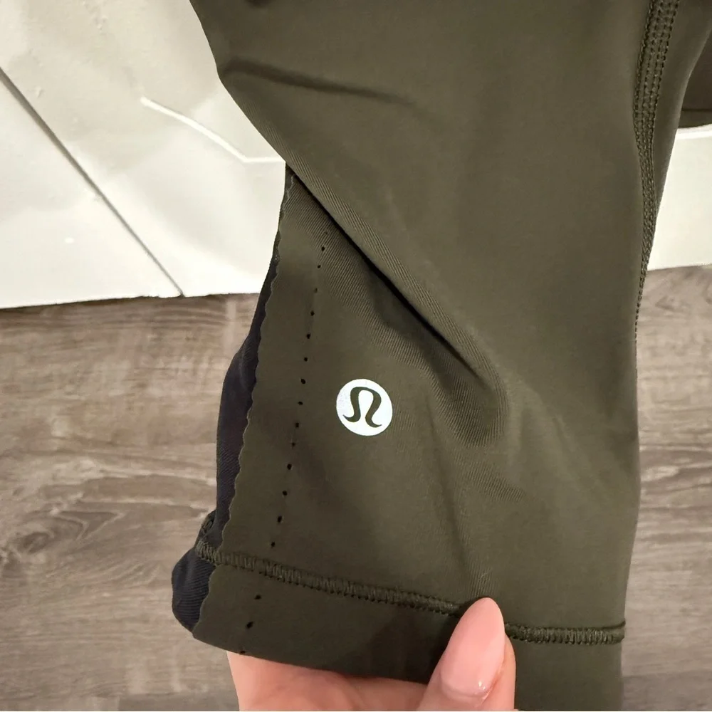 Lululemon Green and Black Smooth Stride Crop